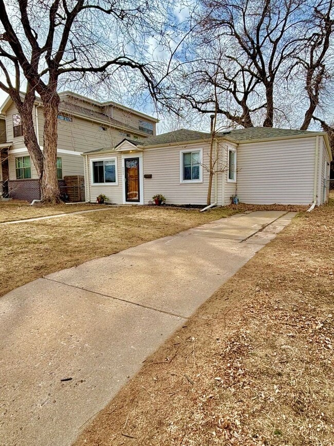 Building Photo - Spacious Denver 3BR Home with Easy Access to Transit & Outdoors! Available Now!!