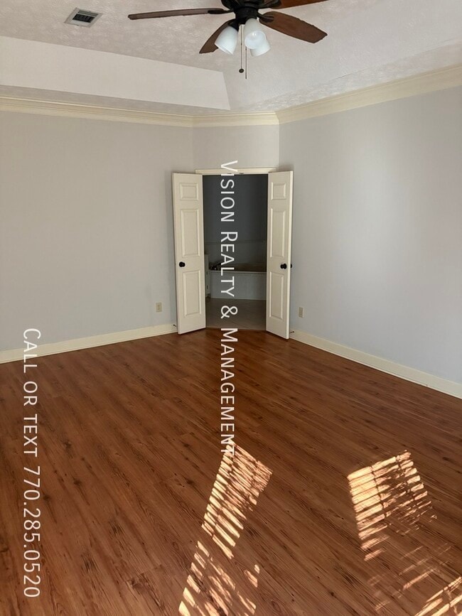 Foto del edificio - 513 Whistlewood Rd