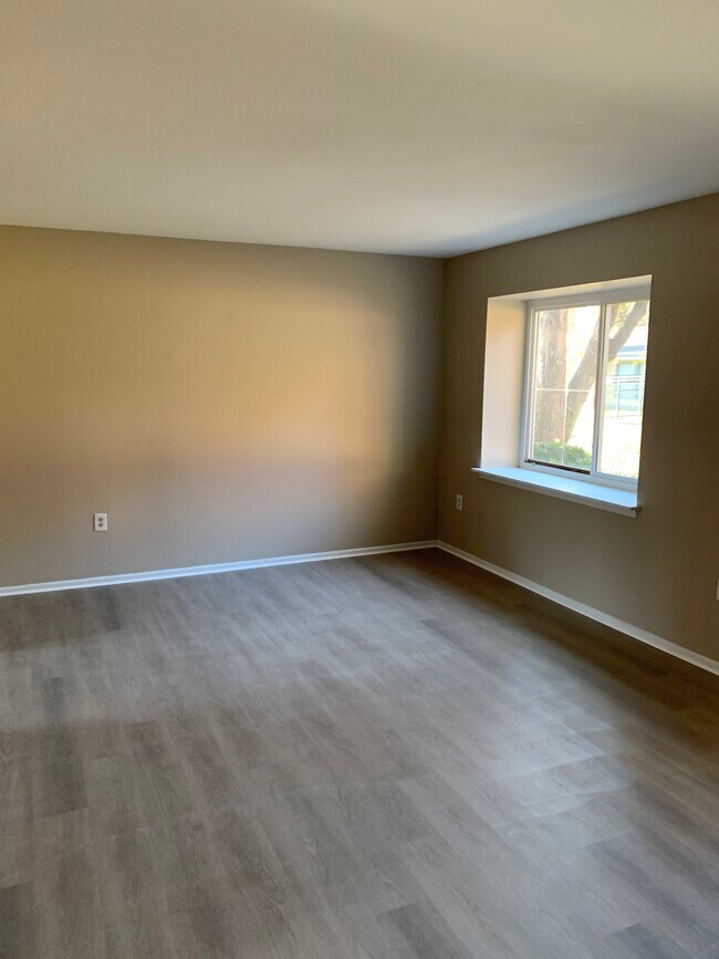 Building Photo - 1407 Calander Ct