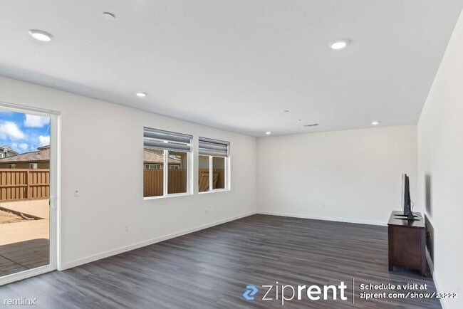 Building Photo - 5 br, 3 bath House - 994 Pipit St, Lathrop...
