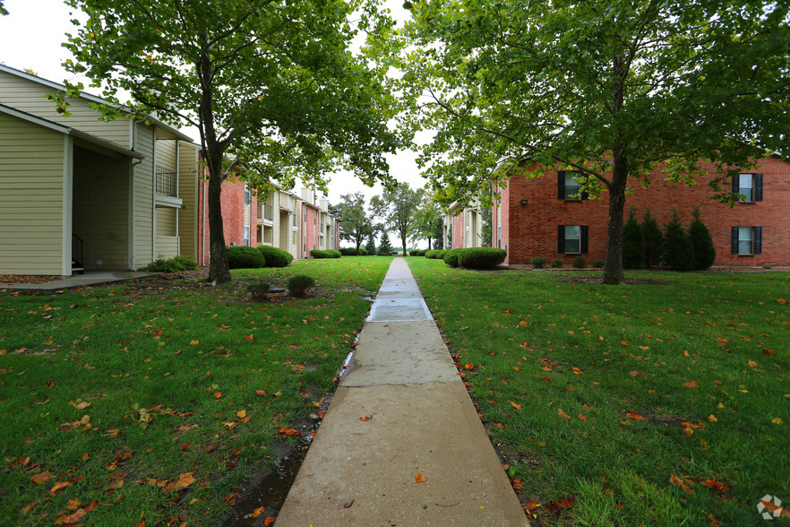 Lenexa Pointe Apartments