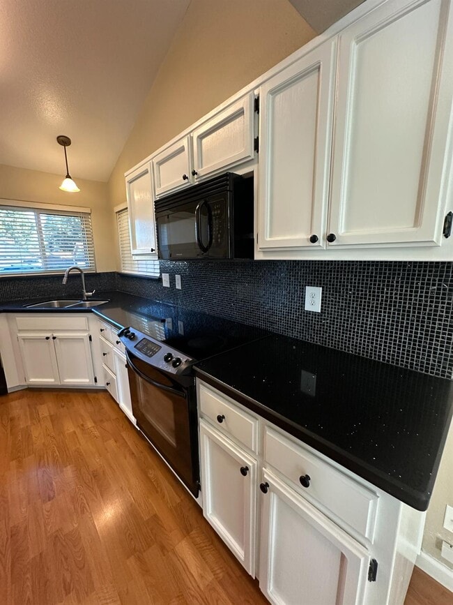 Building Photo - 2371 Sample Ave