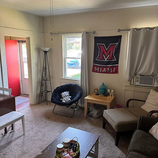 Photo - 319 N Elm St House