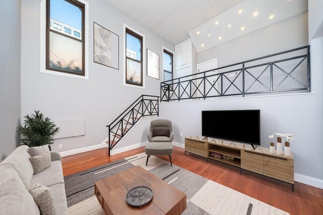 Building Photo - 211 14th St