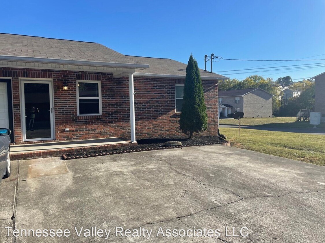 2 br, 1 bath House 755 Kirk Avenue House for Rent in Lenoir City