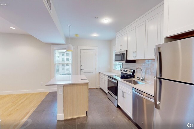 Building Photo - 208 Banks St