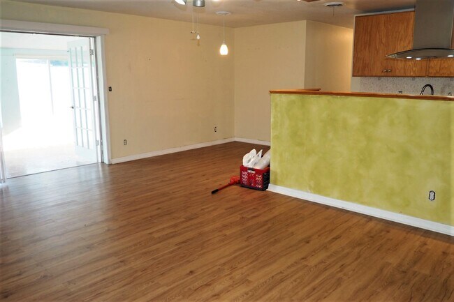 View from front door, sunroom to left - 3304 Florida Blvd