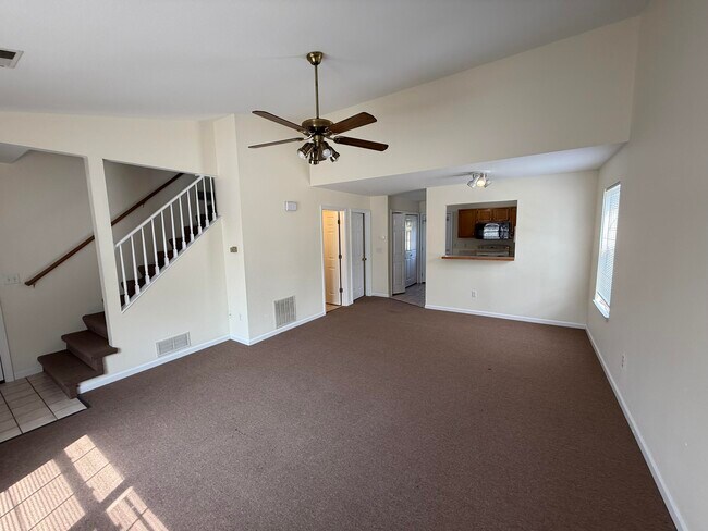 Foto del edificio - 1326 N Frideriki Dr