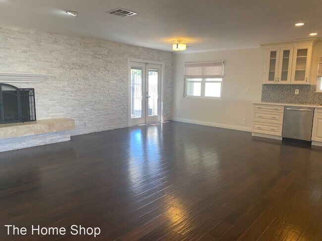 Building Photo - 3 br, 2 bath House - 141 E Fairway