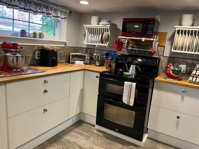 Foto del edificio - 131 Kimball Rd