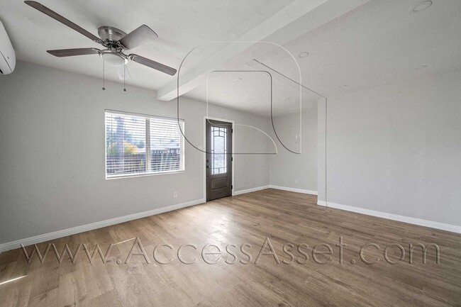 Foto del edificio - Charming 3 Bed/2 Bath Home with Large Lot!