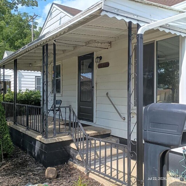 Building Photo - 25880 Groveland St