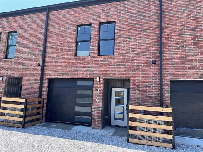 Building Photo - 947 SE 10th St