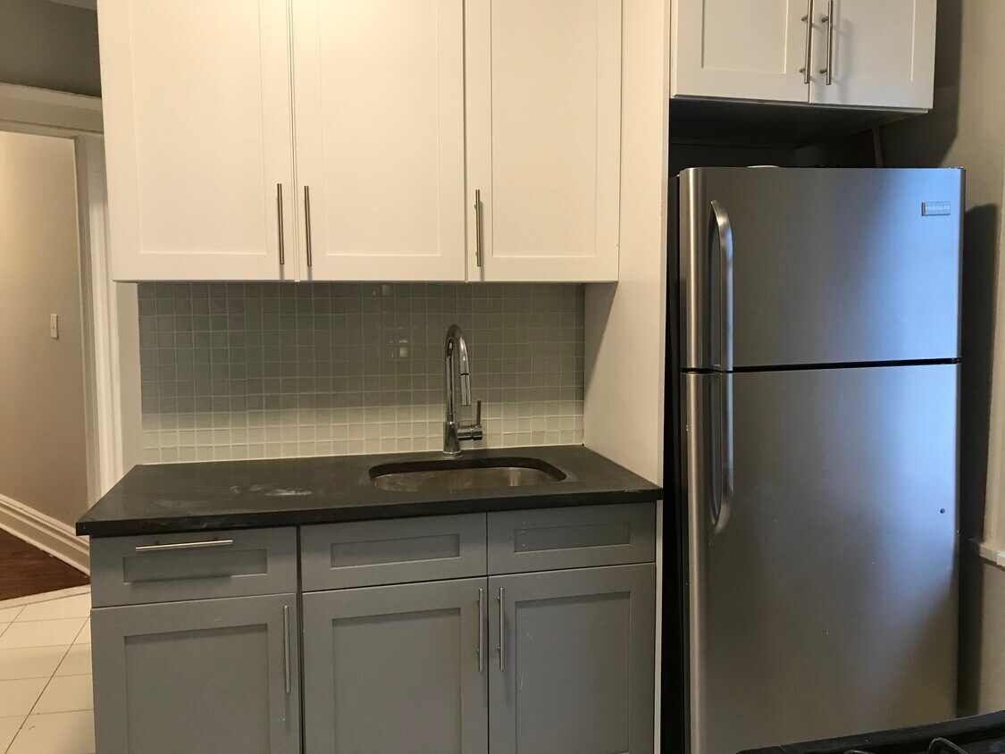 Primary Photo - 220 51st St