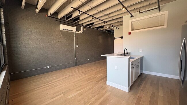 Building Photo - 199 Market St