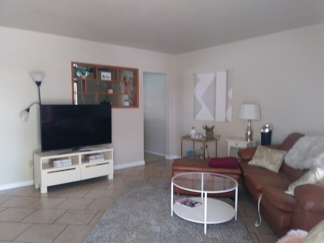 Foto del edificio - 1427 W 7th St