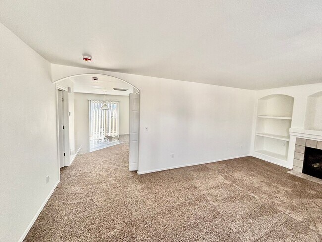 Foto del edificio - Upper 2 bed, 2 bath Condo on Leland for rent!