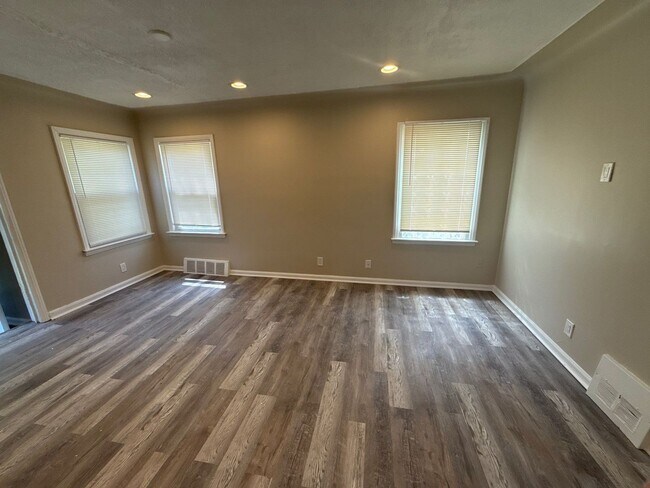 Foto del edificio - Fully Renovated 4-Bedroom Home – Move-In R...