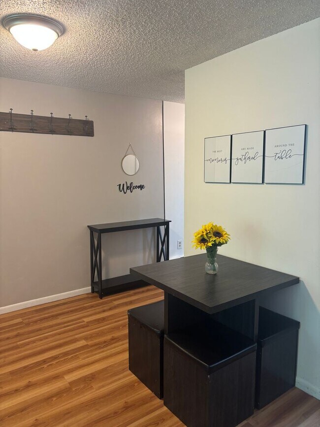 Foto del edificio - Partially Furnished 2-Bedroom Condo Near UAF