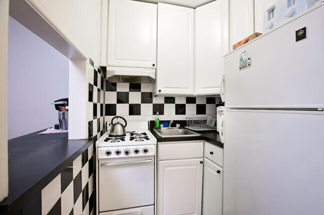 Foto del edificio - 328 E 74th St