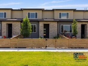 Building Photo - Stunning 3 Bed 2.5 Bath Townhome in Timnath, CO!