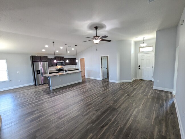 Foto del edificio - 2401 Spur Ln