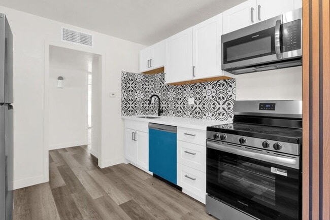 Building Photo - BRAND NEW EVERYTHING IN UPTOWN/BILTMORE AREA