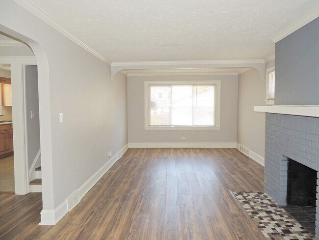 Building Photo - 3 Bed - 1.5 Bath Colonial for Rent