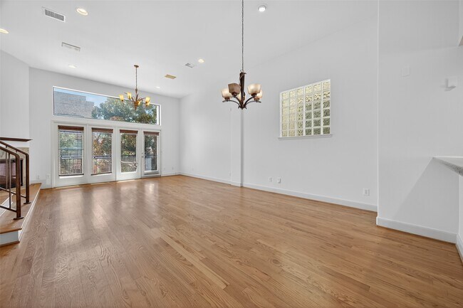 Building Photo - 5018 Lillian St