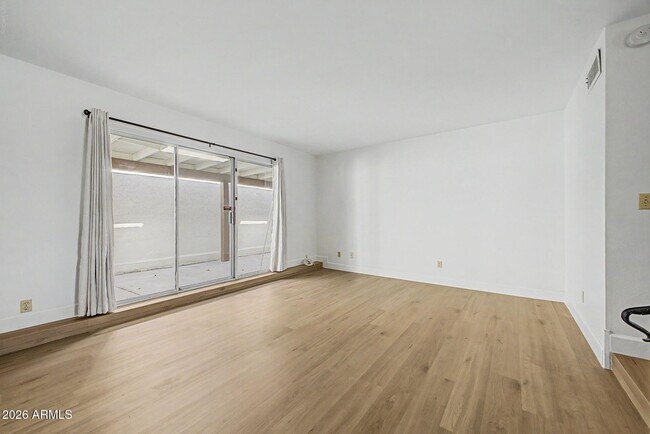 Building Photo - 5207 S Hazelton Ln