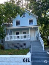 Building Photo - 613 Pine St