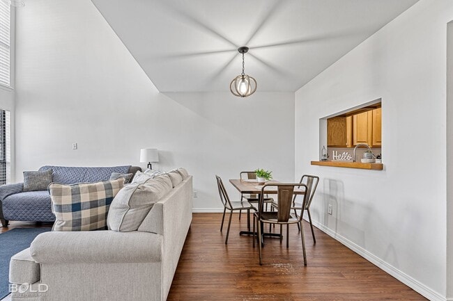 Foto del edificio - 8 Meadow Creek Dr