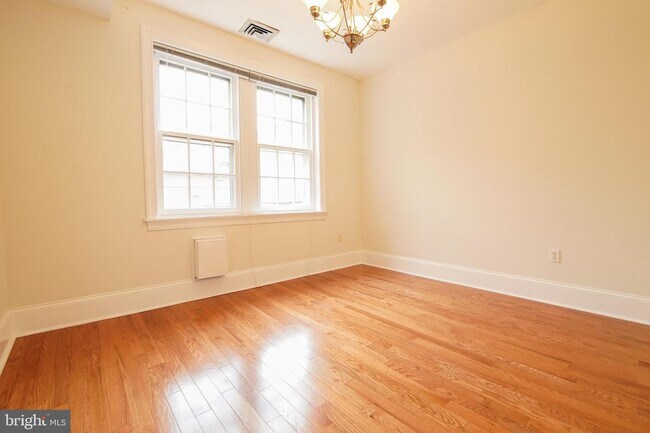 Foto del edificio - 240 S 8th St