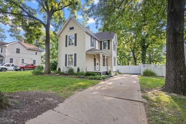Building Photo - 419 S Van Buren Ave