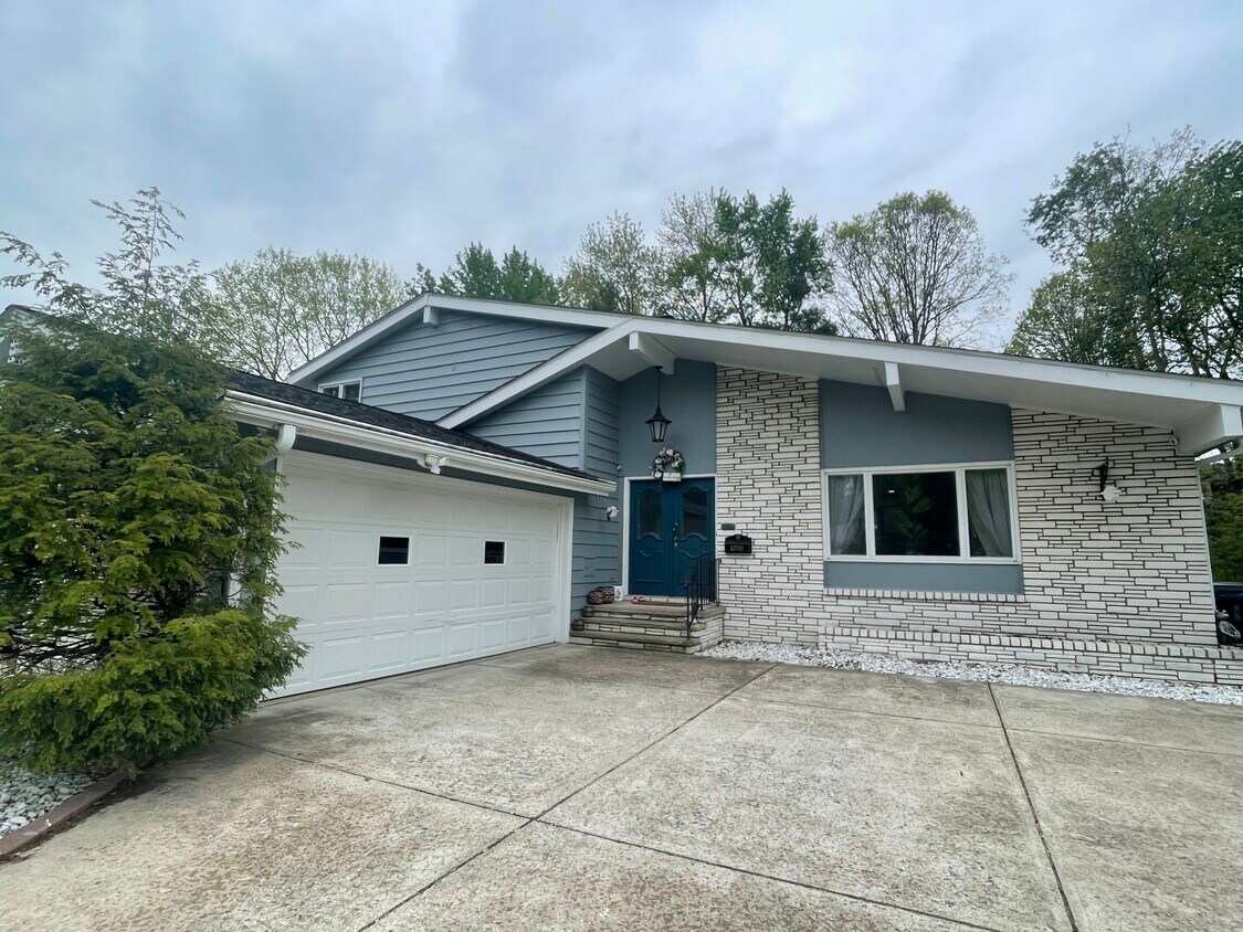 32700 W Nimrod St, Solon, OH 44139 House Rental in Solon, OH