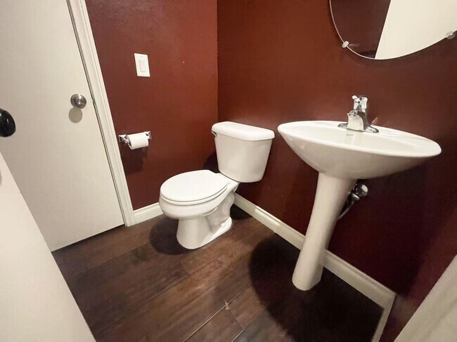 Foto del edificio - Beautiful 2-story single family home.