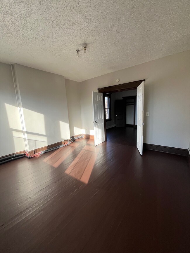 Building Photo - 844-850 ParkZoin St