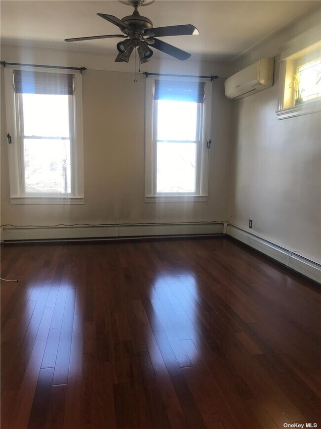 Building Photo - 71-05-7169 69th Pl