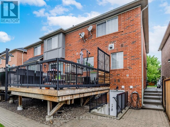 Building Photo - 121 Whitwell Dr
