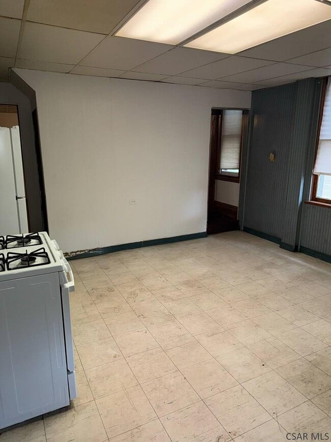 Building Photo - 86 Golde St