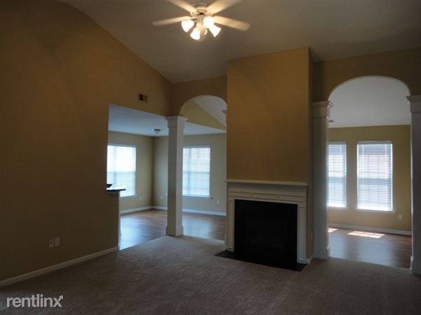 Building Photo - 136 White Rock Ln