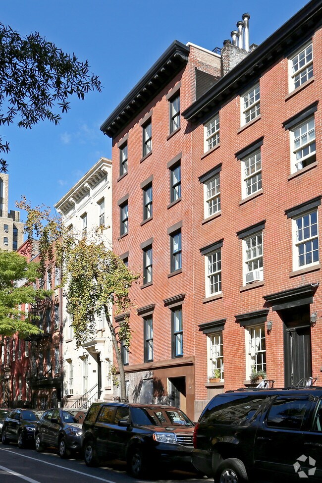 Building Photo - 333 W 20th St