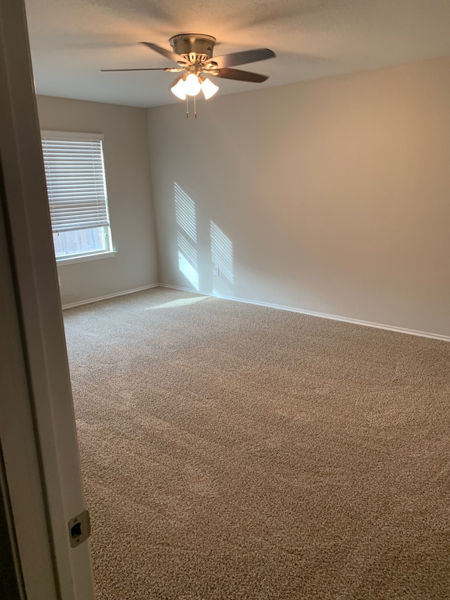 Building Photo - 1111 Bellevue Dr