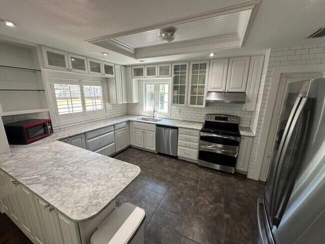 Building Photo - Charming 3 Bed 2 Bath home in the heart of...