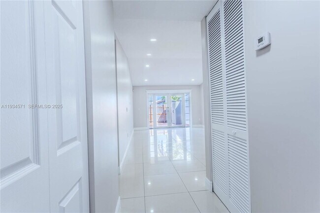 Foto del edificio - 5145 SW 140th Pl