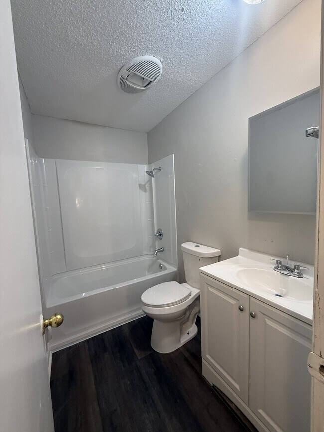 Foto del edificio - 2614 McLelland St