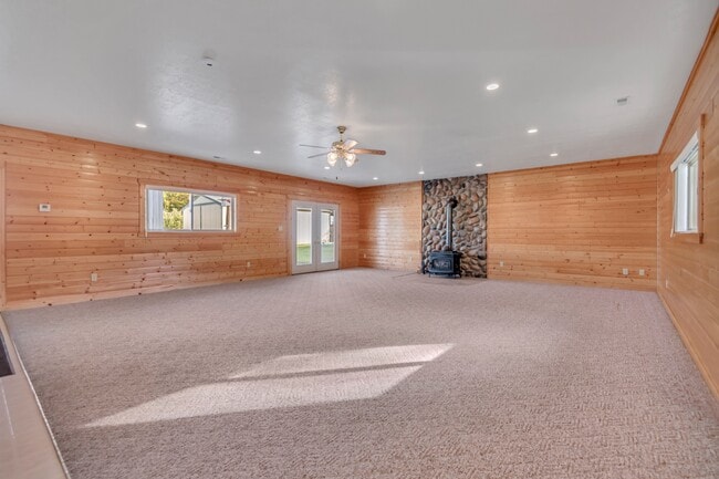 Building Photo - 450 N 500 E