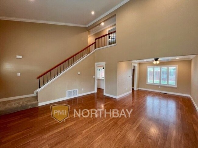 Building Photo - 826 Tulare Cir
