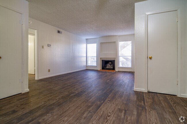 2 habitaciones, 2 baños - 920 pies cuadrados - Sala de estar - Woods of Brookhollow