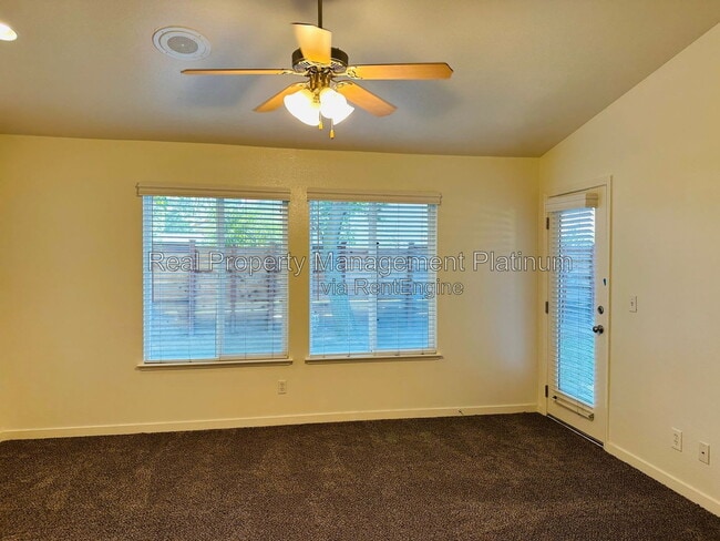 Building Photo - 2012 Riverview Dr